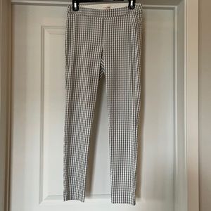 Pull on checked pant by Maison Jules. Size Small.
